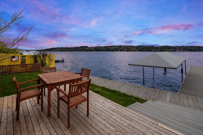 Building Photo - 10514 Riviera Pl NE