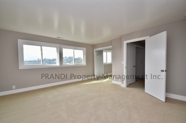 Building Photo - Country Club San Rafael Home with Pool and...