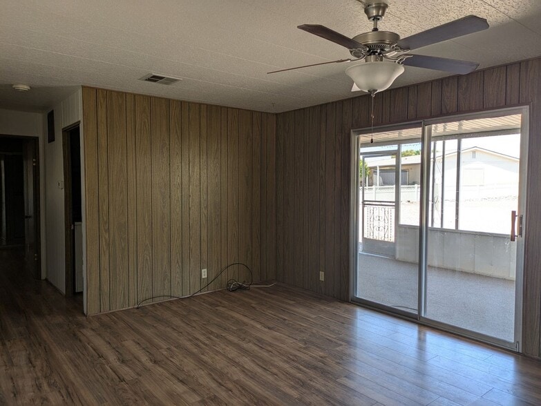 Building Photo - 8136 E Cactus Dr