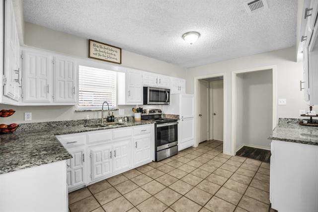 Building Photo - 5902 Fawn Valley Ln