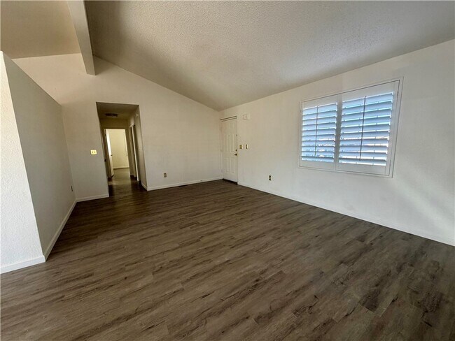 Building Photo - 1660 Kyle Ave