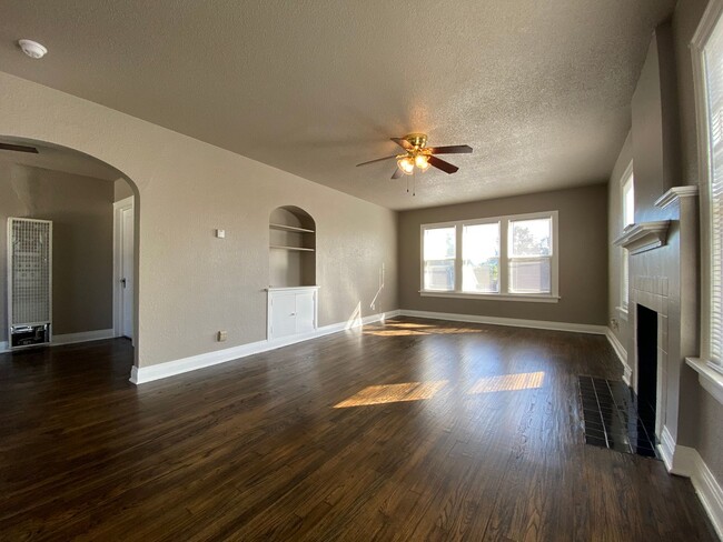 Building Photo - Duplex in NW OKC near Reed Park!