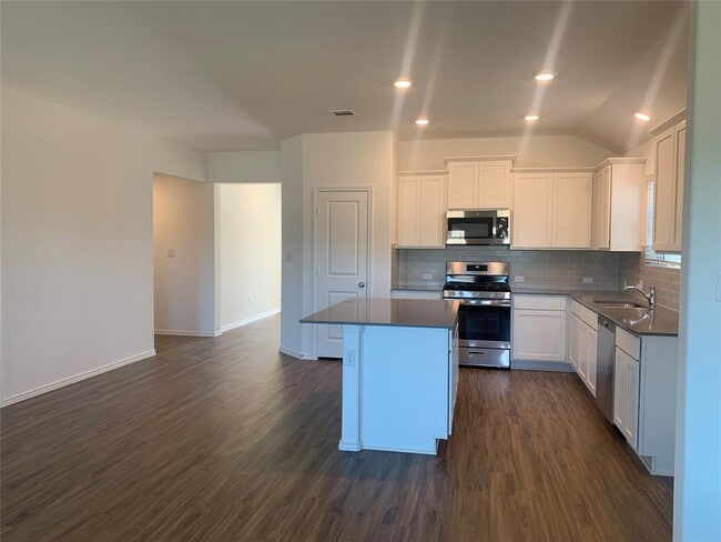 Building Photo - 530 Jack Ryan