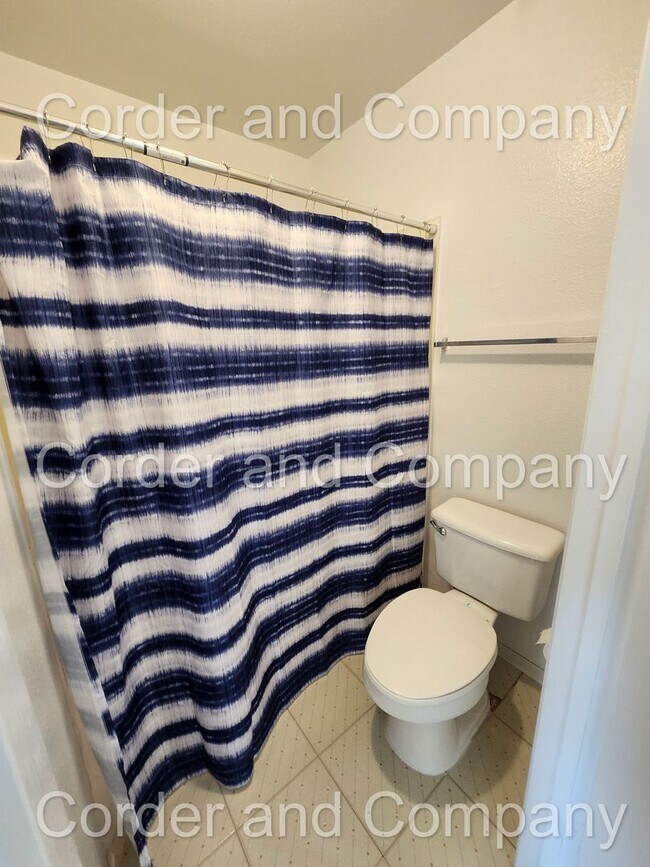 Building Photo - COMING SOON Nice 3 Bedroom, 1 3/4 Bathroom, 2 Car Garage and 1,452 Sq Ft. Home in Western Hills, ...