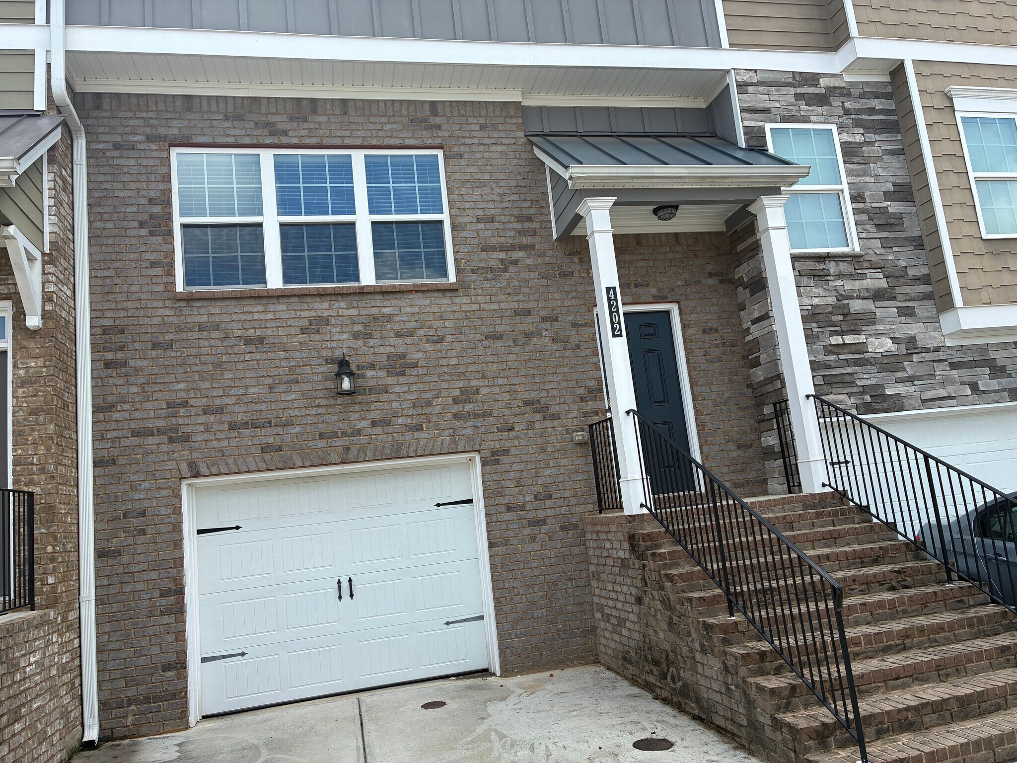 Building Photo - Room in Townhome on Chatham Ridge Dr