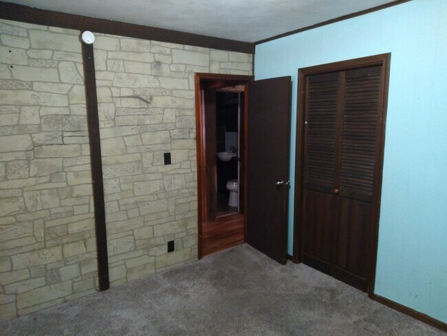 Building Photo - 1888 Spaulding Rd