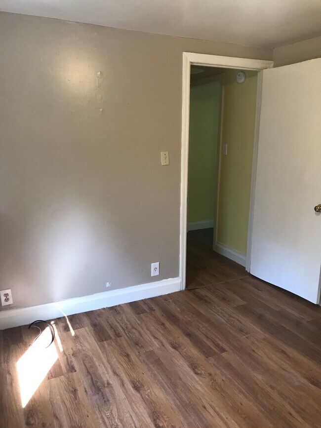 Building Photo - 280 Sequoia Ln