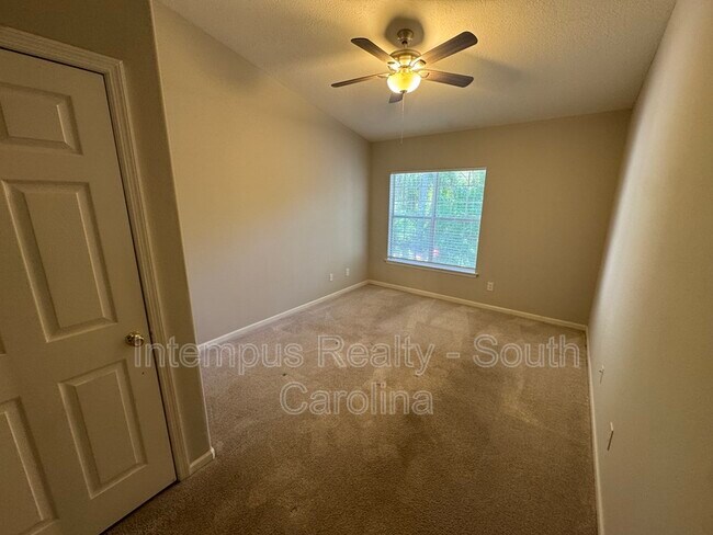 Building Photo - 897 Fording Island Rd