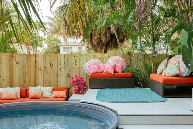 Building Photo - 519 28th St