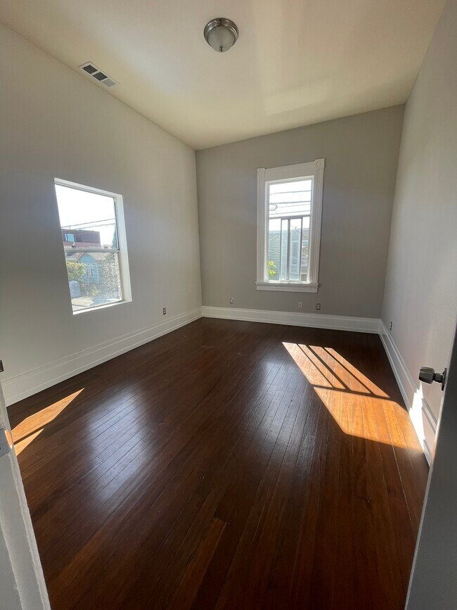 Building Photo - 1534 Center St