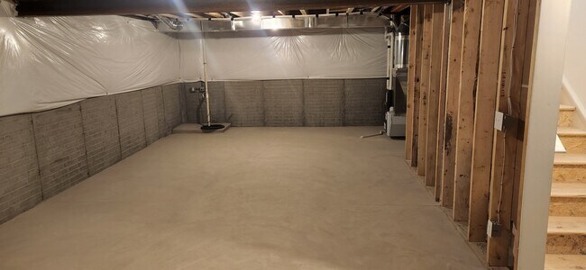 Building Photo - 439 Regina Dr