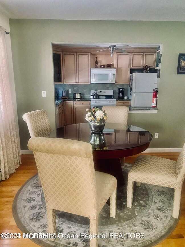 Building Photo - 7 Basset Dr