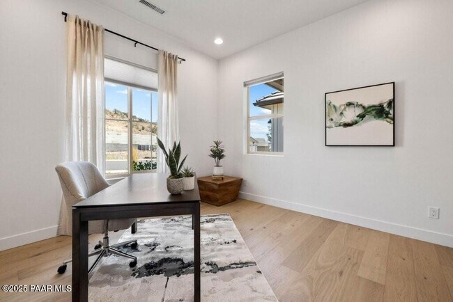 Building Photo - 1109 S Lakeview Dr