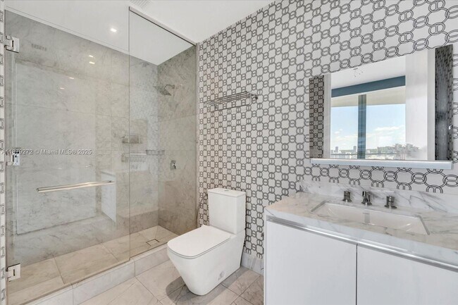 Building Photo - 16901 Collins Ave