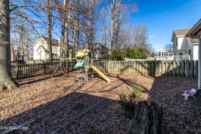 Building Photo - 1405 Wenlock Rd