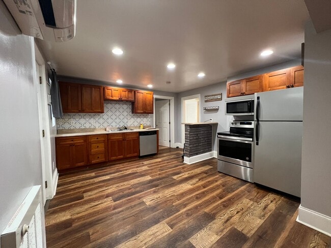 Building Photo - 1 bed and 1 bath unit