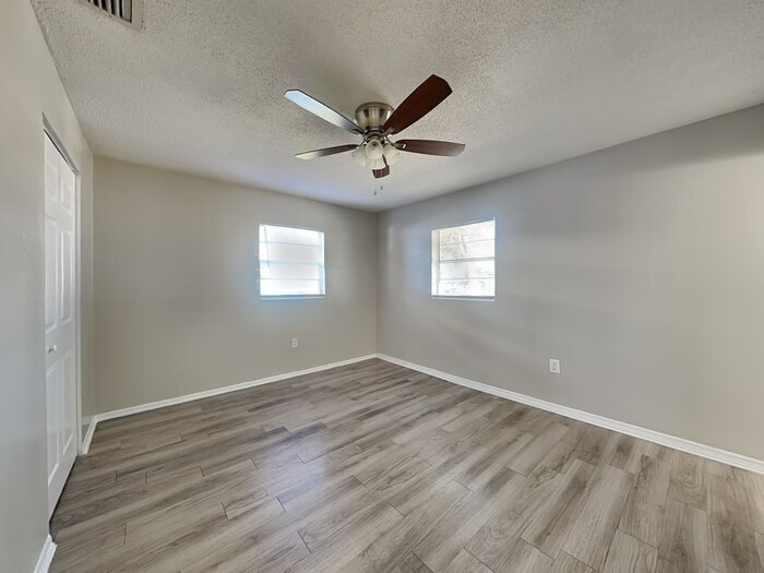 Building Photo - 2230 Rohr Dr