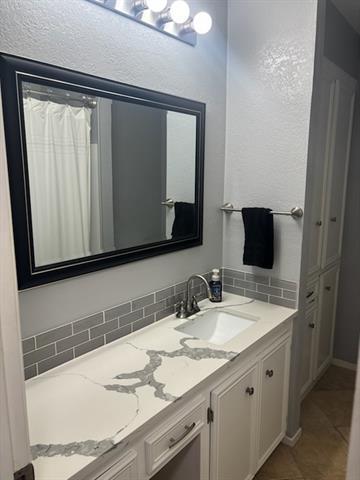 Building Photo - 2418 Helena Cir