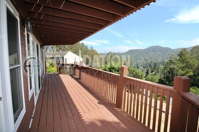 Building Photo - Spacious and Bright Tam Valley Home!  Mult...