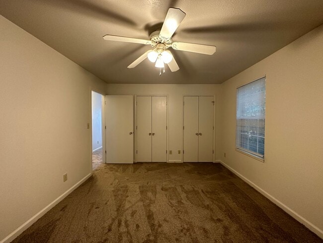 Building Photo - Waters Edge Drive-1851 (x4)