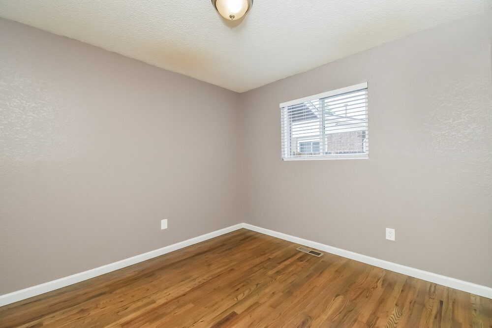 Building Photo - 3421 Greenwood Cir