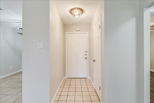 Building Photo - 10833 Grand Teton Dr