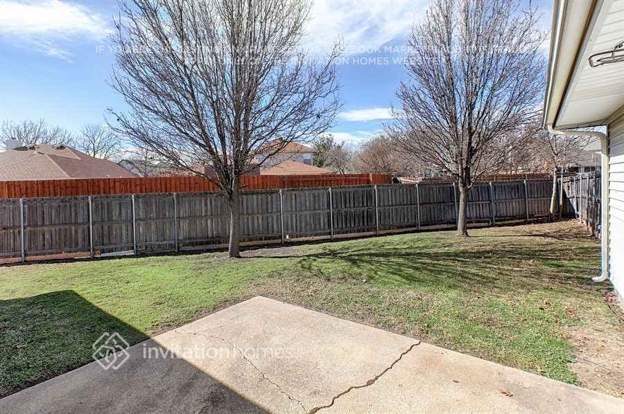 Building Photo - 727 Autumn Oaks Dr