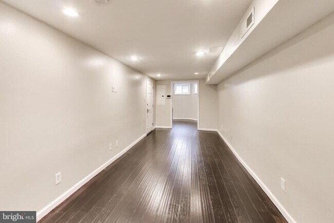 Building Photo - 1724 21st St NW