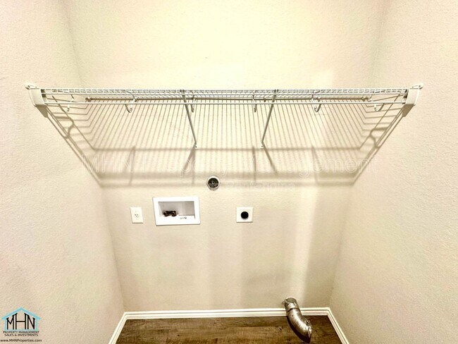 Building Photo - 1200 Legend Pass