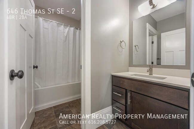 Building Photo - 646 Thomas St SE