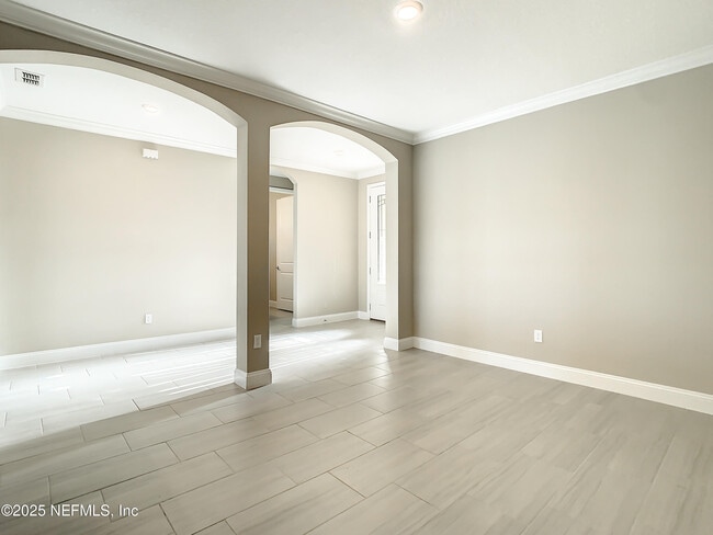 Building Photo - 380 Brybar Dr
