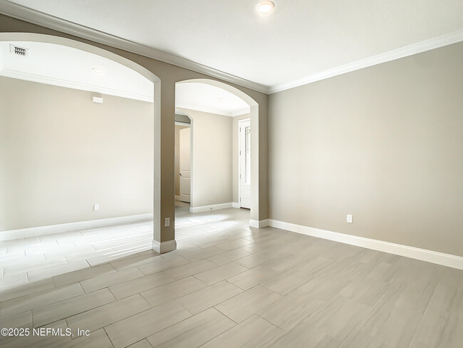 Building Photo - 380 Brybar Dr