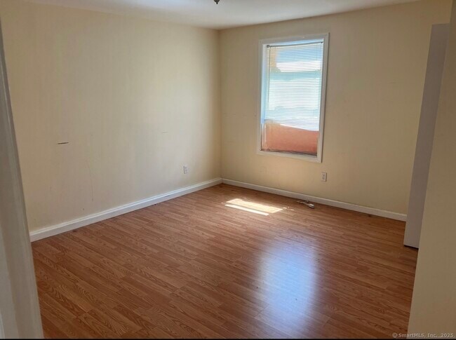 Building Photo - 539 Howe Ave