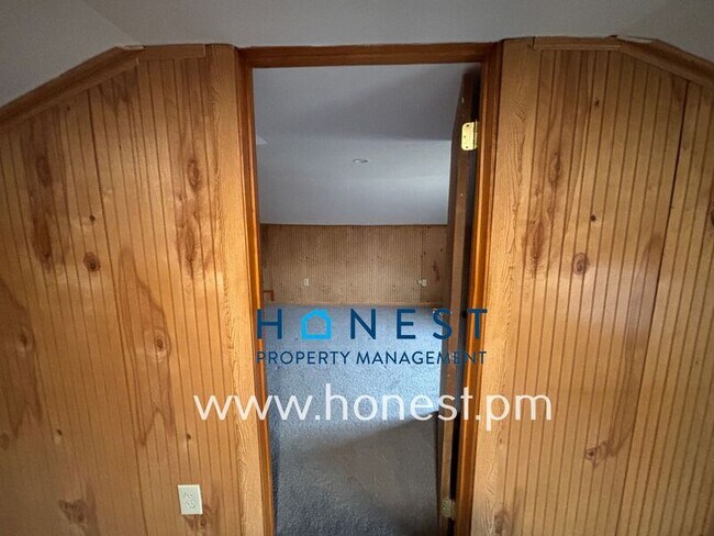 Building Photo - 273 Pond Rd