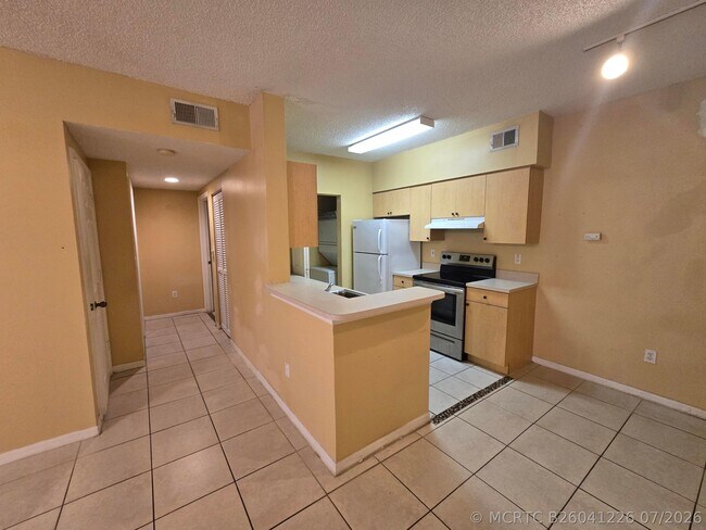 Building Photo - 10306 Fox Trail Rd S