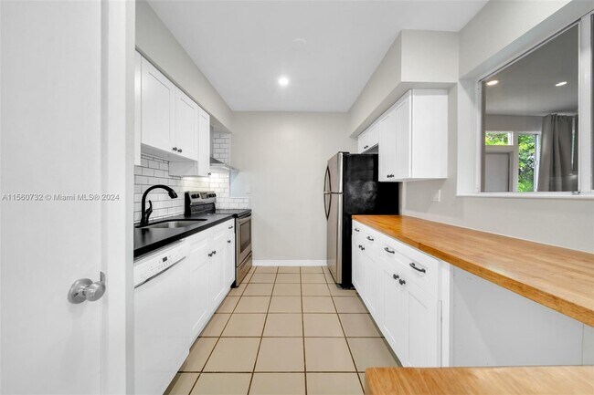 Building Photo - 8275 SW 41st St