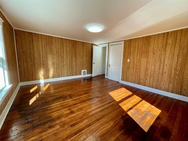 Building Photo - 417 Adams Ave