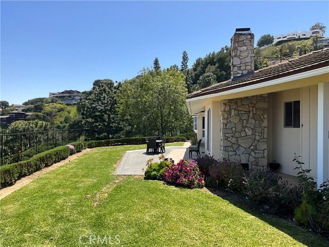 Building Photo - 3160 Crownview Dr