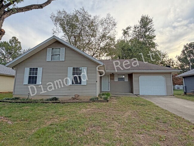 Primary Photo - 3 Bed / 1.5 Bath Home - Great South Spring...
