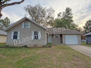 Building Photo - 3 Bed / 1.5 Bath Home - Great South Spring...