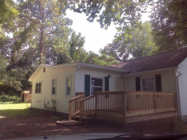 Building Photo - 423 Bouy St