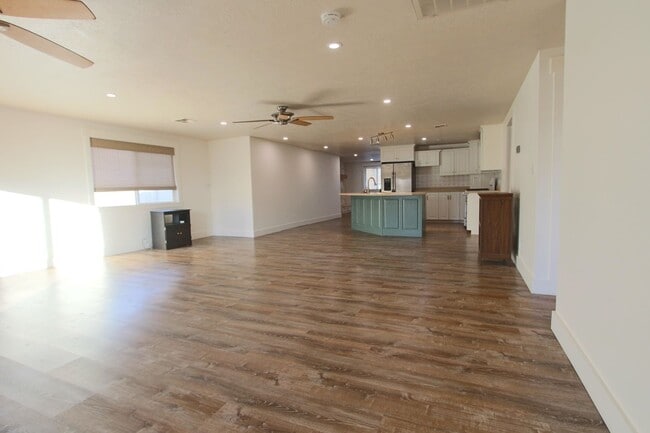 Building Photo - Downtown Washington - (Approved) Pet Optional