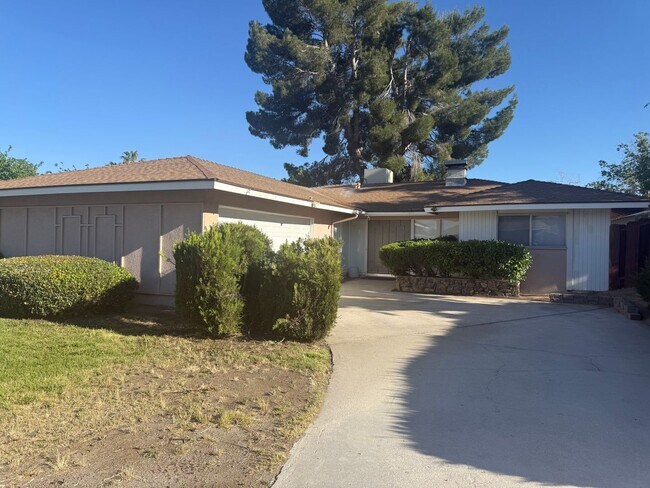 Building Photo - Victorville Green Tree Home- Refurbished 4 Bedrooms, 2 Bathrooms, New Paint,