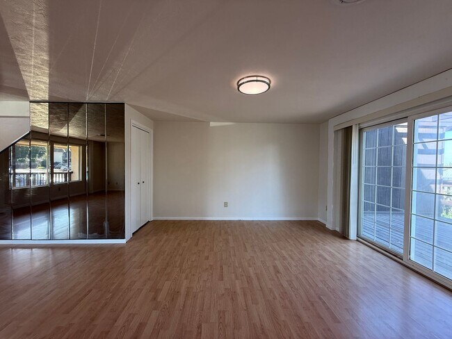 Building Photo - 370817