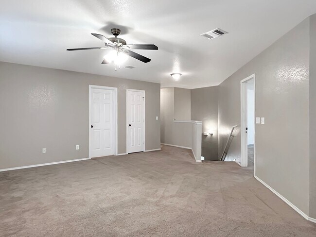 Building Photo - Spacious 5-Bedroom Retreat with Oversized ...