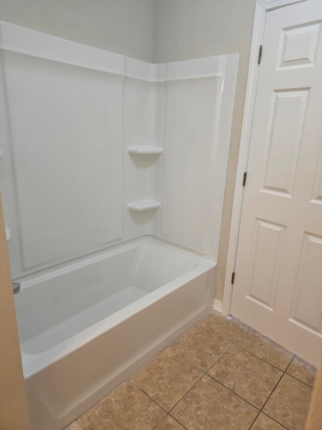 Building Photo - 204 Ann Cir