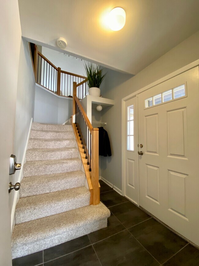 Building Photo - 122 White Branch Ct