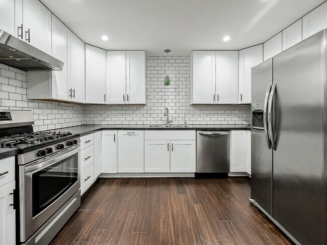 Building Photo - Charming 3-Bed, 2.5-Bath Home in Pinckney!