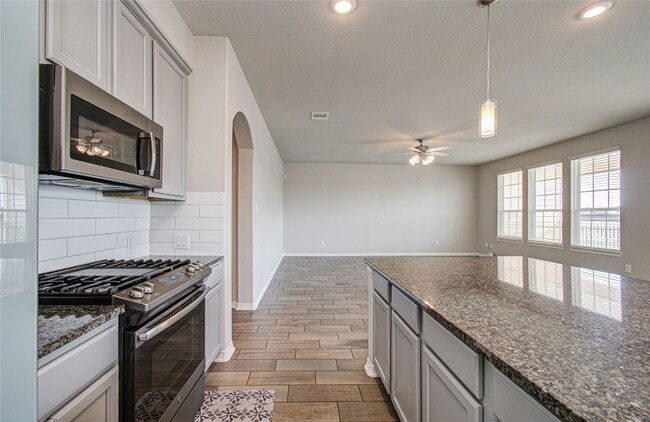 Building Photo - 1705 Bayway Dr