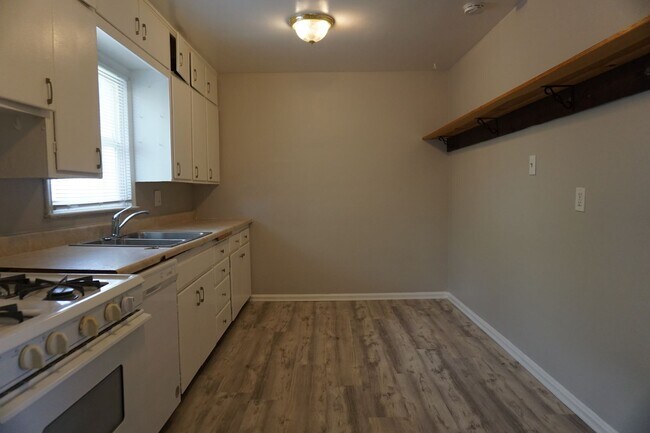 Building Photo - 3543 Valley Heights Dr